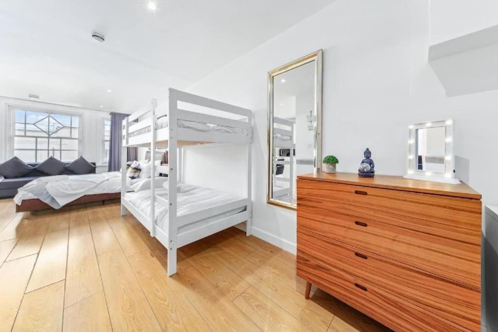 1 Bedroom Flat Piccadilly Sleep 7 In London Vr10 Kültér fotó