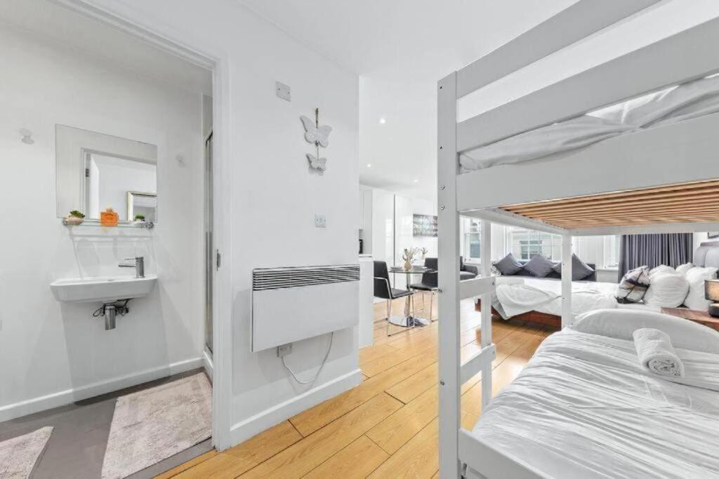 1 Bedroom Flat Piccadilly Sleep 7 In London Vr10 Kültér fotó